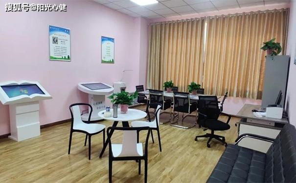 甘肃省平凉市第五中学心理咨询室建设成功