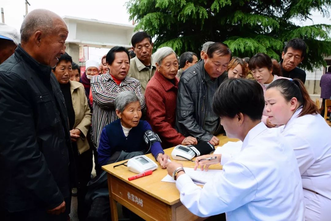 【脱贫】健康扶贫暖民心